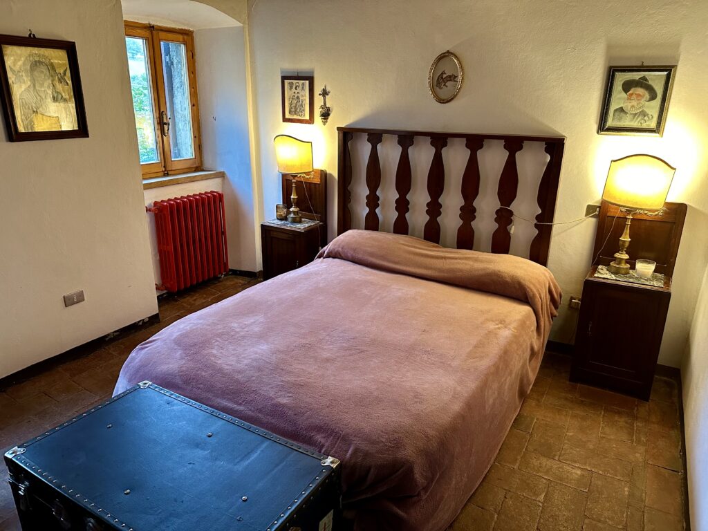 Italy Culinary Vacations Bedroom at the Monte Fumaiolo Retreat